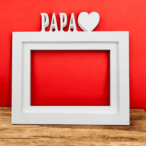 Porta-retratos de mesa ou parede  Modelo ''PAPA''  Tamanho da moldura 24x22,5cm para fotos 15x20cm  Cor branca
