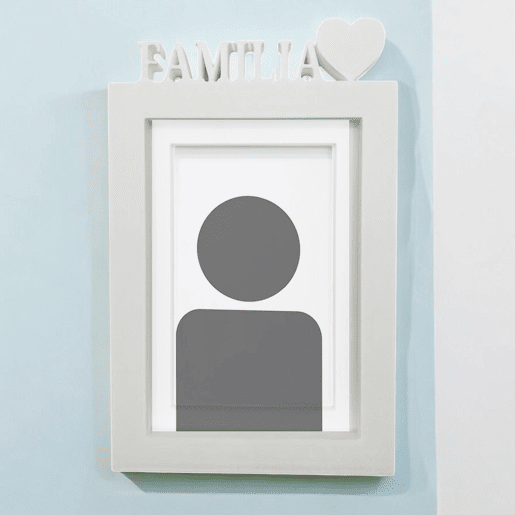 Porta-retratos de mesa ou parede  Modelo ''FAMILY''  Tamanho da moldura 20,5x13,5cm para fotos 10x15cm  Cor branca