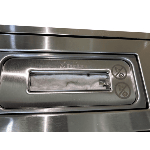 Lareira de mesa a etanol com dois lustres de vidro temperado