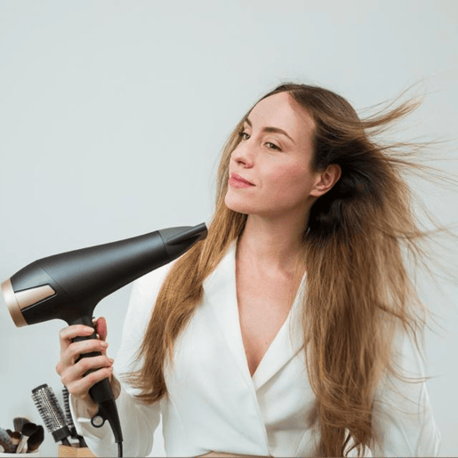 Cecotec Secador de cabelo DC com 2400 W, tecnologia de iões e elevado caudal de ar.