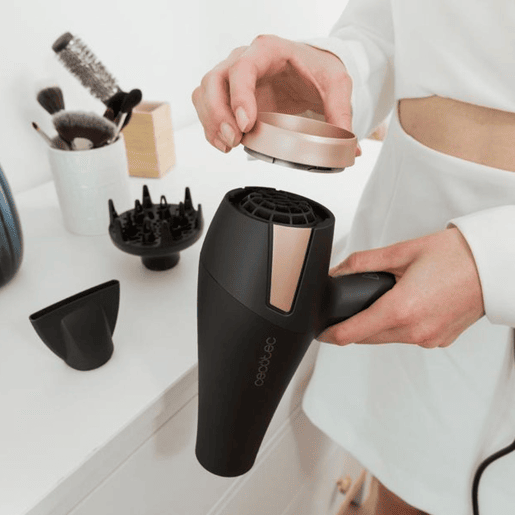 Cecotec Secador de cabelo DC com 2400 W, tecnologia de iões e elevado caudal de ar.