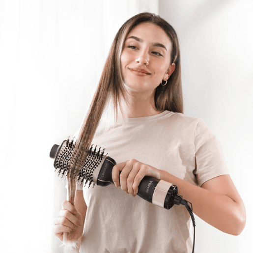 Cecotec Escova secadora volumizadora com revestimento cerâmico, 1200W de potência, 2 velocidades e 3 temperaturas. Cecotec Escova secadora volumizadora com revestimento cerâmico, 1200W de potência, 2 velocidades e 3 temperaturas.