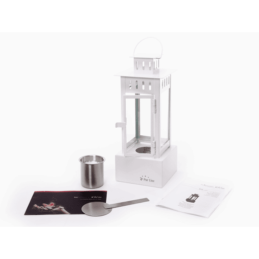 Lareira a etanol em metal com um depósito de 0,5L. O seu design em forma de lanterna é moderno e prático. Os seus quatro vidros temperados contêm chamas que darão um toque diferente e criativo à sua casa.