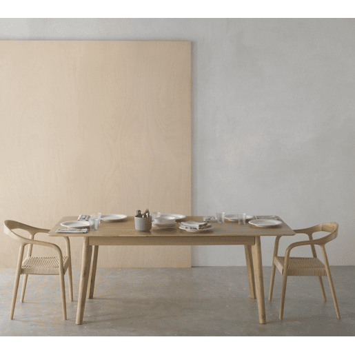 Mesa extensível 160200x90 com pés em madeira de hevea e tampo folheado em carvalho