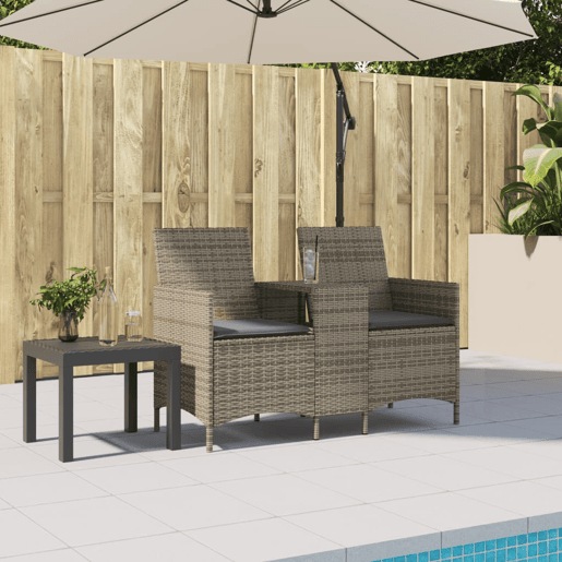 vidaXL Sofá de jardim c mesa e almofadões 2 lugares vime PE cinzento vidaXL Sofá de jardim c mesa e almofadões 2 lugares vime PE cinzento