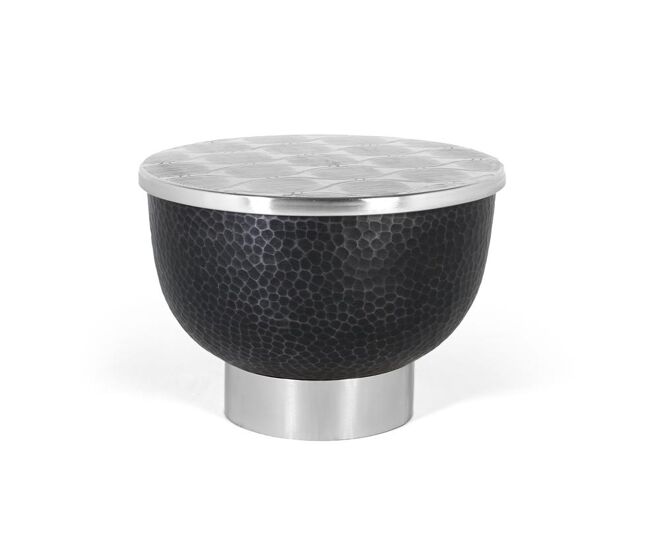Mesa de centro redonda con un diseño estilo que combina modernidad y artesanía.
