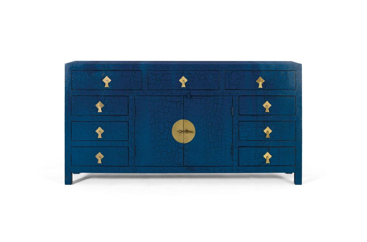 Este aparador de estilo zen presenta un diseño refinado y minimalista, está lacado en color azul.