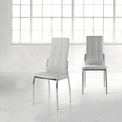 Pacote com 4 cadeiras de jantar Laci estilo moderno couro sintético cromado branco 101x51x45 cm