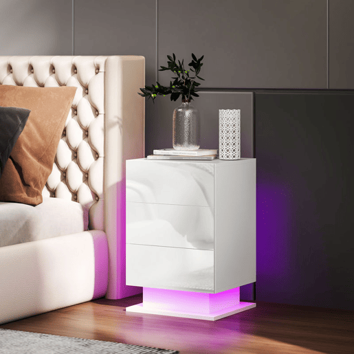 HOMCOM Mesa de Cabeceira com Faixa de Luz LED Multicolor Variável Mesa Auxiliar com 3 Gavetas Estilo Moderno Mesa Lateral para Dormitório Sala de Estar 40x35x60 cm Branco Brilhante
