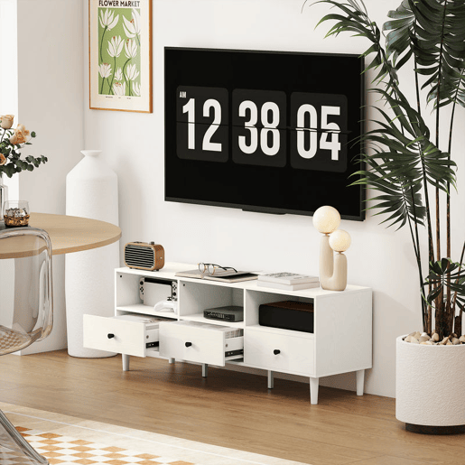 HOMCOM Móvel de TV Moderno Móvel de TV para Sala de Estar com 3 Compartimentos Abertos 3 Gavetas e Orifício para Cabos para Televisão de 455565 Polegadas 120x34x45 cm Branco