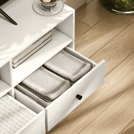 HOMCOM Móvel de TV Moderno Móvel de TV para Sala de Estar com 3 Compartimentos Abertos 3 Gavetas e Orifício para Cabos para Televisão de 455565 Polegadas 120x34x45 cm Branco