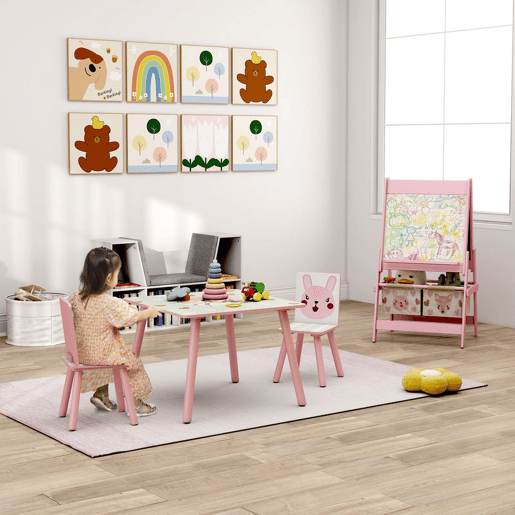 ZONEKIZ Conjunto para Crianças Inclui 1 Mesa com 2 Cadeiras Infantis e 1 Cavalete 3 em 1 com Cestos de Armazenamento Desenho de Animais para Dormitório Sala de Jogos Rosa