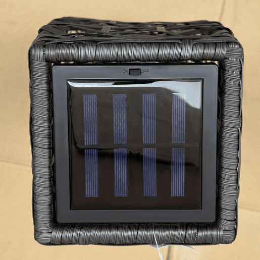 Outsunny Candeeiro Solar com Iluminação LED Liga Automático Candeeiro se Exterior em Aço e Vime PE 20x20x68 cm Cinzento Escuro