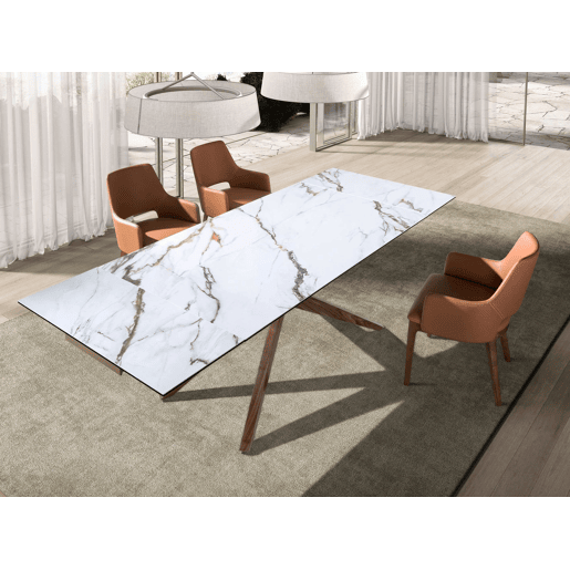 Cadeira em pele ecológica castanha modelo 4157 Angel Cerdá S.L.Cadeira com braços de design moderno com assento e encosto estofados em couro sintético castanho.
