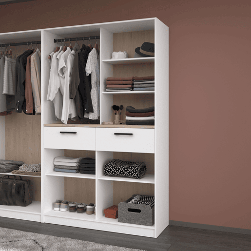 Quarto de vestir modular aberto Flexa em carvalho Jackson e branco fosco com 2 gavetas, 4 prateleiras e um bar 120x200 cm