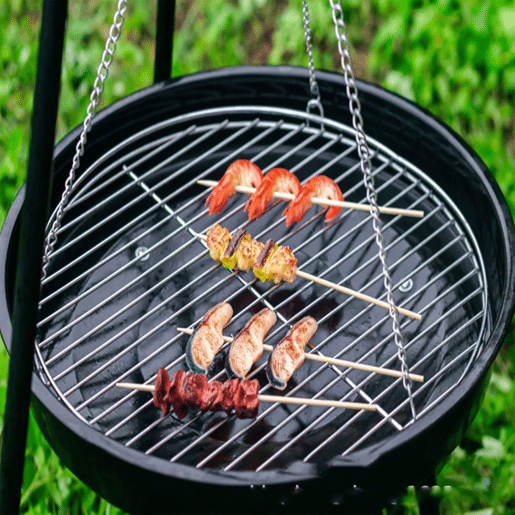 Tripé para churrasco Well Home com corrente e grelha