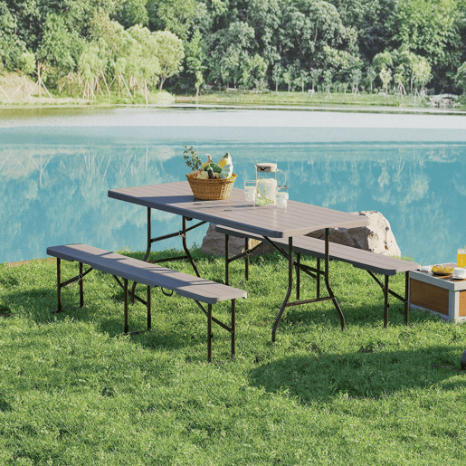 Outsunny Conjunto de Campismo Dobrável de 3 Peças Mesa Dobrável Campismo com Bancos Inclui 1 Mesa 180x74x74 cm e 2 Bancos 182x28x42 cm Efeito Madeira para Acampamentos Jardim Piquenique Marrom
