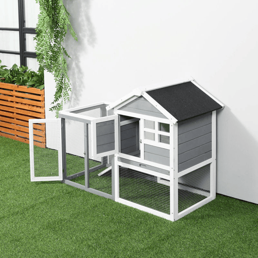PawHut Coelheira de Madeira Exterior de 2 Níveis Gaiola para Coelhos Animais Pequenos com Zona Aberta Teto Asfáltico Bandeja Removível e Rampa 122x62,6x92 cm Cinzento