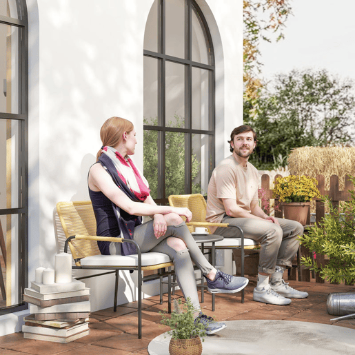Outsunny Conjunto de Jardim de 3 Peças Móveis de Jardim com 2 Cadeiras com Almofadas Removíveis e Laváveis e Mesa com Bancada de Metal Resistente para Varanda Pátio Madeira e Creme