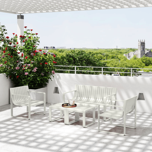 Outsunny Conjunto de Jardim 5 Peças Móveis de Exterior com 2 Poltronas 1 Sofá de 2 Lugares e 2 Mesas de Centro Desenho de Ripas Impermeável Anti-UV Branco