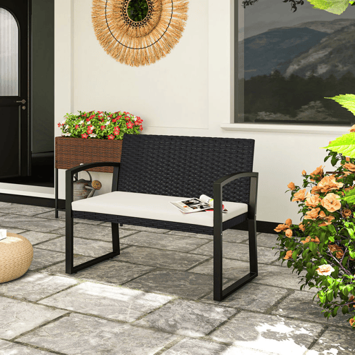 Outsunny Banco de Jardim em Vime Sintético de 2 Lugares Banco de Exterior com Almofada Apoio para os Braços Carga 240 kg para Varanda Pátio 103x58x78 cm Preto e Bege