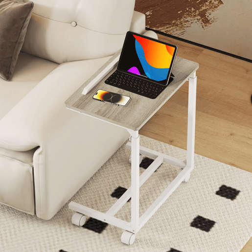 HOMCOM Mesa Auxiliar com Rodas Mesa para Sofá com Altura Ajustável Superfície Inclinável e Estrutura de Metal para Quarto Sala e Escritório 55x36x62,5-82,5 cm Madeira