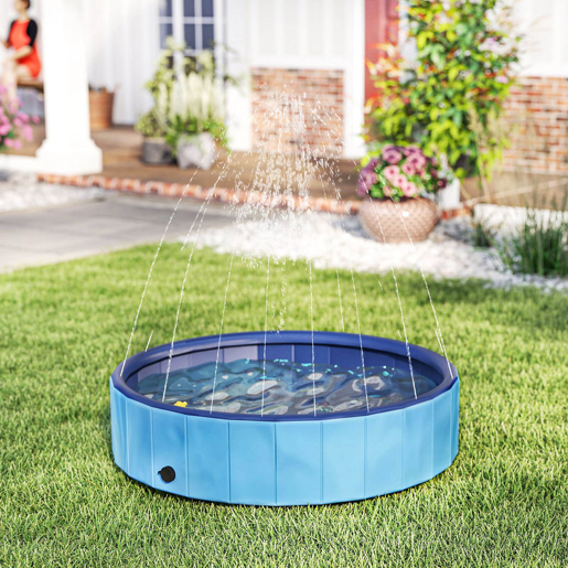 PawHut Piscina para Cães Dobrável com Aspersor Piscina Portátil para Animais de Estimação Grandes em PVC Antiderrapante e Resistente ao Desgaste para Interiores e Exteriores Ø120x30 cm Azul Claro