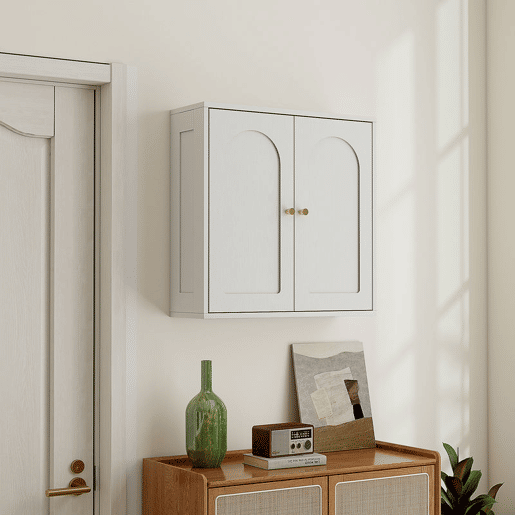 HOMCOM Armário de Casa de Banho de Parede Móvel de Casa de Banho Suspenso com Prateleiras 2 Portas com Desenho em Arco Puxadores Dourados 60x20x60 cm Branco HOMCOM Armário de Casa de Banho de Parede Móvel de Casa de Banho Suspenso com Prateleiras 2 Portas com Desenho em Arco Puxadores Dourados 60x20x60 cm Branco