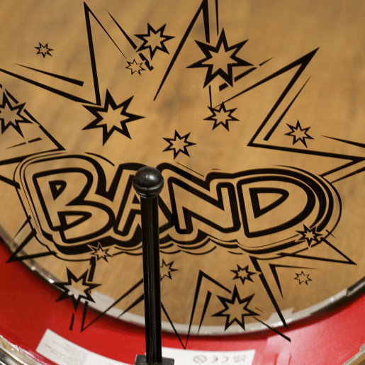 AIYAPLAY Bateria Infantil com Banco Bateria para Crianças acima de 3 Anos com Tambores Pedal e Baqueta Desenho com Tema de Estrelas 65x22x57 cm Vermelho