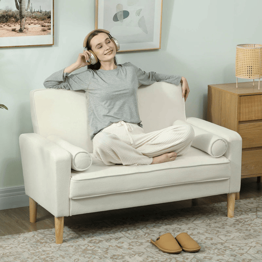 HOMCOM Sofá de 2 Lugares Estofado em Veludo Sofá Sala de Estar com Assento Capitonê e Pés em Madeira para Espaços Pequenos Quarto Sala de Estar Escritório 130x74,5x82 cm Creme