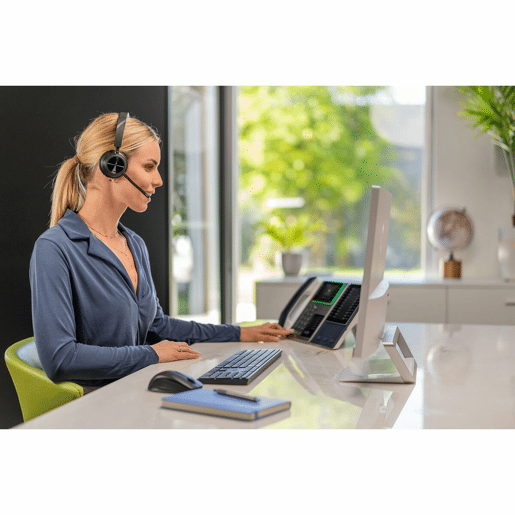 Cabo de dadoscarregador com USB Poly 7Y210AA Preto