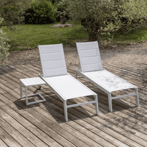 Conjunto de 2 espreguiçadeiras BARBADOS em textilene branco e mesa de apoio - alumínio branco