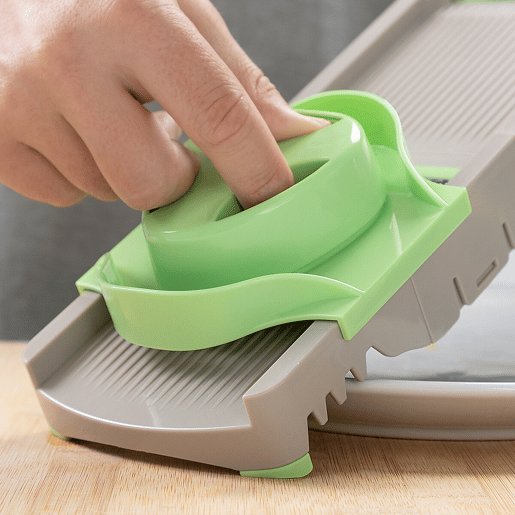 Pack Cortador de Verduras em Espiral e Mandolina-Ralador Dobrável 6 em 1 InnovaGoods