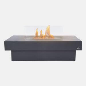 Lareira a etanol com design de mesa e depósito central com capacidade para 3 litros, que emite uma chama regulável.