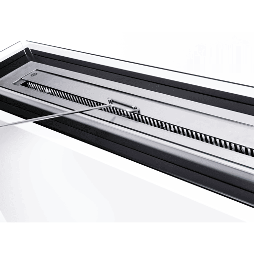 Lareira de grandes dimensões e grande autonomia graças ao seu depósito de 5 litros. Fabricada em aço lacado branco.