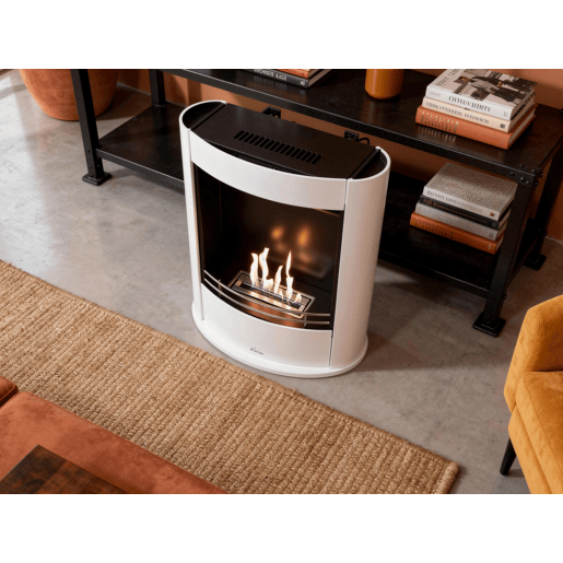 Lareira a etanol com 2,5 kW e 1,5 L de capacidade. Design fabricado em aço branco.