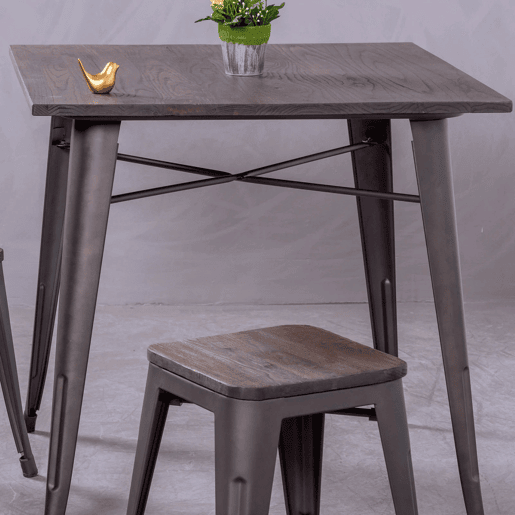 Mesa industrial em aço envelhecido e madeira escura - Bistro