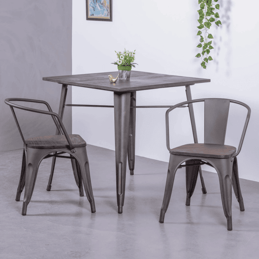 Cadeira industrial envelhecida com braços e assento de madeira - Bistro
