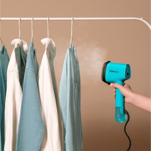 Ferro de passar roupa vertical Cecotec IronHero V-1500 Essential azul com base de cerâmica, potência de 1500 W e vapor contínuo