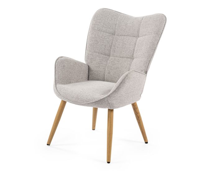 Sillón relax tapizado en tela gris claro estilo escandinavo con patas de madera maciza, respaldo alto y acolchado suave, silla de salón comedor