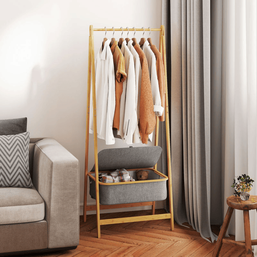 HOMCOM Suporte para Cabides de Bambu com Cesto de Tecido Suporte para Cabides Dobrável para Entrada, Quarto 60x44,5x157,5 cm Madeira Cinzento