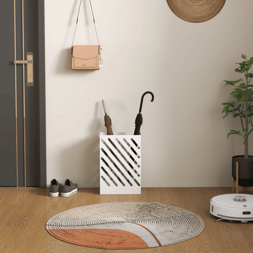 HOMCOM Suporte para Guarda-Chuvas de Aço Galvanizado com Bandeja de Gotejamento Removível 4 Ganchos Design de Elegante para Entrada Corredor Escritório 28x14x41 cm Branco