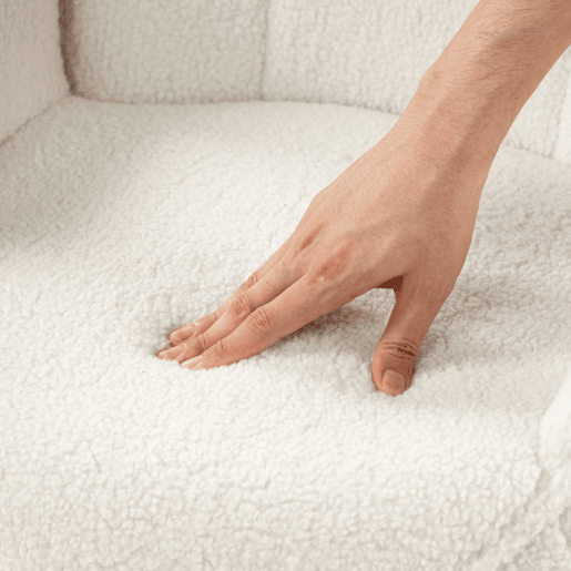 Poltrona Relax Acolchoada Estilo Escandinavo Cor Branco Off Com Pernas De Madeira Resistente Altura Ergonómica 90.5cm Ideal Para Sala Quarto Escritório Sala De Jantar Moderna Confortável Encosto Alto Capacidade 120kg