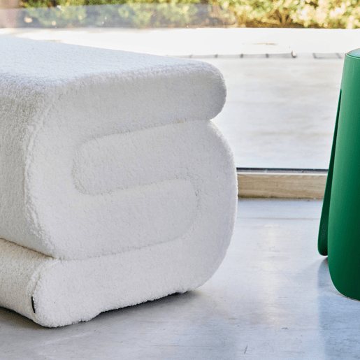 Banco revestido em tecido bouclé Creme - 43x47x45 cm