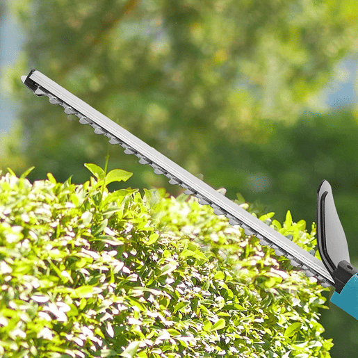 Outsunny Tesoura Aparadora de Sebes Elétrica Corta Sebes a Bateria 18V com 2 Baterias de 4000mAh Comprimento da Lâmina de 51 cm Motor sem Escovas e Carregador para Sebes e Relva Azul
