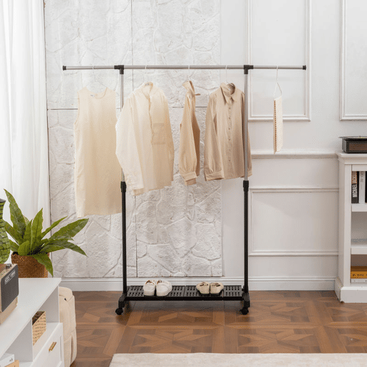 HOMCOM Charriot Extensível com Rodas Charriot de Roupa com Barra de Aço Inoxidável e Prateleira para Sapatos Altura Ajustável para Interior 94-159x42x93-168 cm Preto