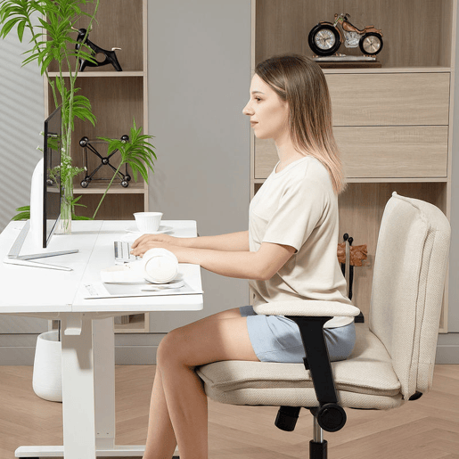 HOMCOM Cadeira de Escritório Cadeira de Secretária com Apoios de Braço Rebatíveis Assento Largo sem Rodas Altura Ajustável Giratória Função Basculante e Estofada em Linho 76x70x85-97 cm Creme
