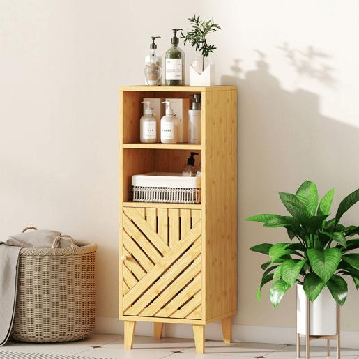 HOMCOM Armário de Casa de Banho Estreito Móvel Auxiliar de Casa de Banho 32x30x90 cm com 2 Prateleiras Abertas Porta e Pés de Bambu Estilo Moderno para Espaços Pequenos Madeira