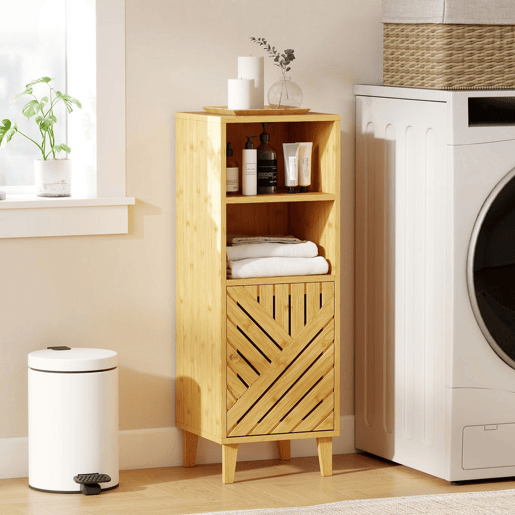 HOMCOM Armário de Casa de Banho Estreito Móvel Auxiliar de Casa de Banho 32x30x90 cm com 2 Prateleiras Abertas Porta e Pés de Bambu Estilo Moderno para Espaços Pequenos Madeira
