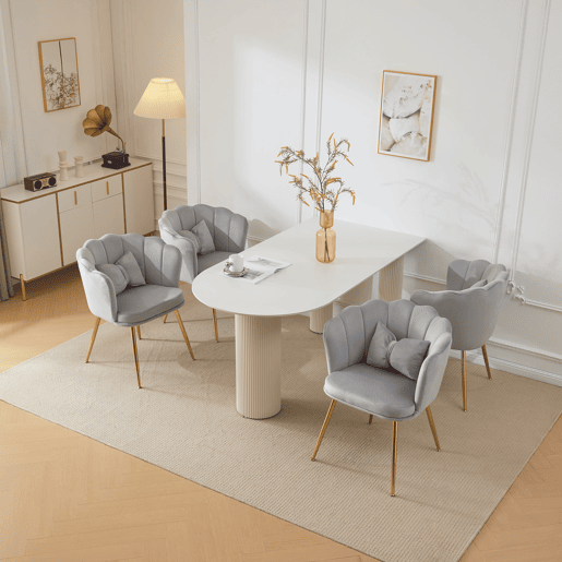 Conjunto de 4 cadeiras modernas em veludo - com encosto em pétalas, pernas metálicas douradas e almofada em forma de borboleta - Cinza Conjunto de 4 cadeiras modernas em veludo - com encosto em pétalas, pernas metálicas douradas e almofada em forma de borboleta - Cinza